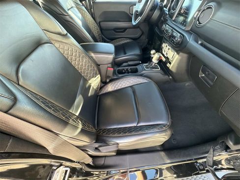 Used 2023 Jeep Gladiator Overland image 13