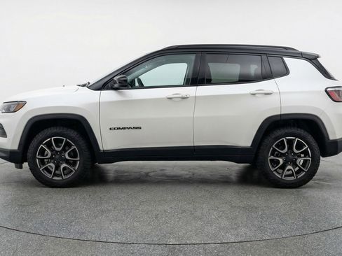 Used 2025 Jeep Compass Trailhawk AWD/4WD image 5