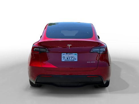 Used 2024 Tesla Model Y Long Range AWD/4WD image 4