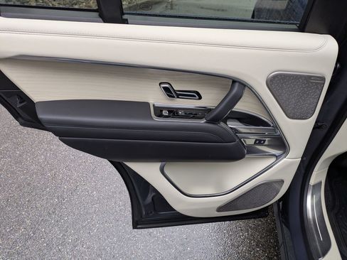 Used 2024 Land Rover Range Rover Autobiography image 28