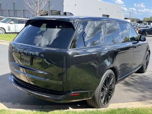 Used 2024 Land Rover Range Rover Long Wheelbase SE image 7