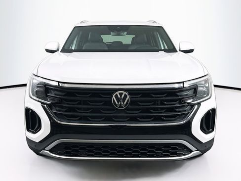 Used 2025 Volkswagen Atlas Cross Sport SE image 2