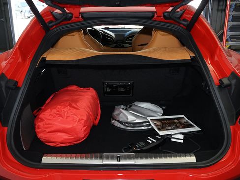 Used 2025 Ferrari Purosangue AWD/4WD image 32