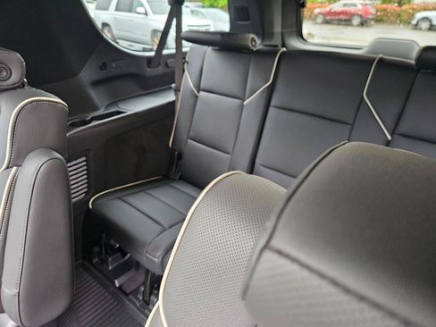 New 2026 Cadillac Escalade ESV Luxury AWD/4WD image 22