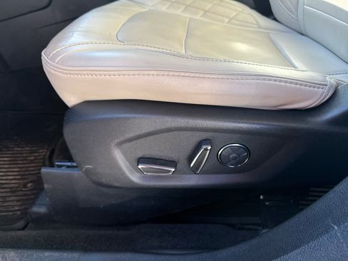 Used 2017 Ford Explorer Platinum image 14