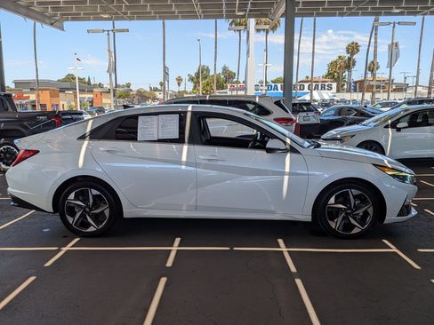 Used 2022 Hyundai Elantra Limited FWD image 5