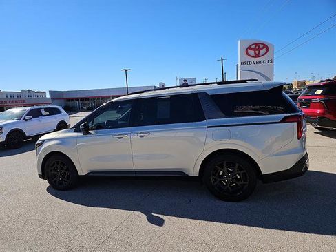 Used 2025 Kia Carnival SX w/ SX Dark Edition Package image 2