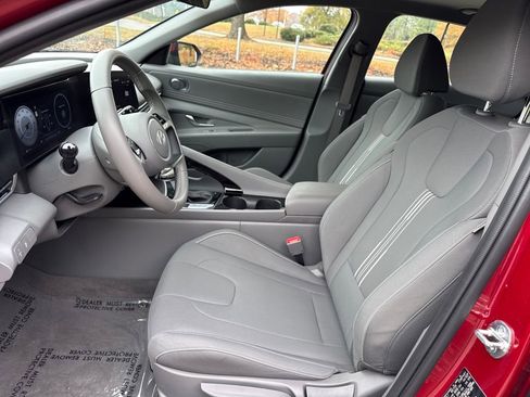 Used 2024 Hyundai Elantra SEL w/ Convenience Package image 13