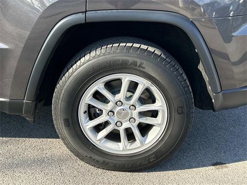 Used 2018 Jeep Grand Cherokee Laredo image 13