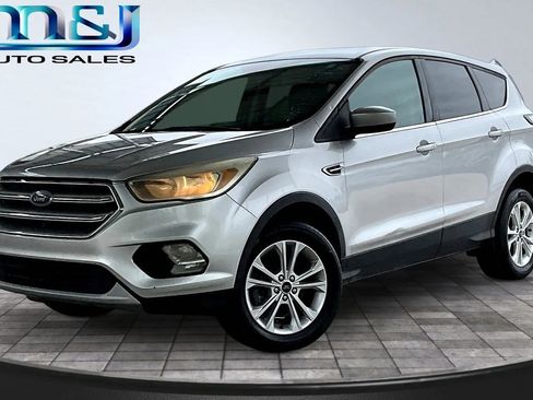 Used 2017 Ford Escape SE image 1