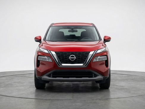 Used 2025 Nissan Rogue SV image 2