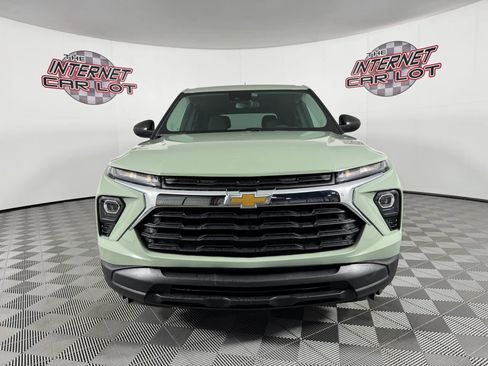 Used 2025 Chevrolet TrailBlazer LS w/ LS Convenience Package image 2