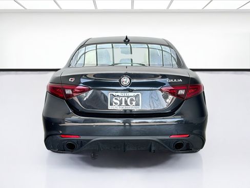Used 2023 Alfa Romeo Giulia Veloce RWD image 5