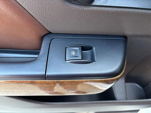 Used 2017 Chevrolet Silverado 1500 High Country image 23