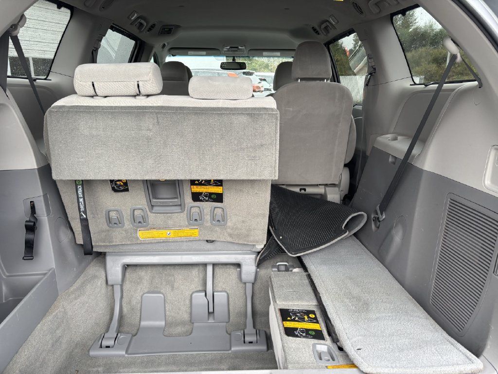 Used 2013 Toyota Sienna LE w/ Towing Pkg FWD image 27