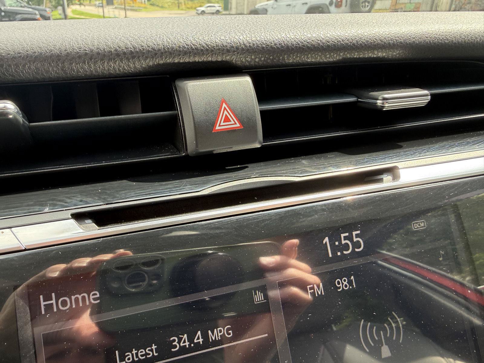 Used 2019 Toyota Camry SE w/ Audio Package FWD image 15