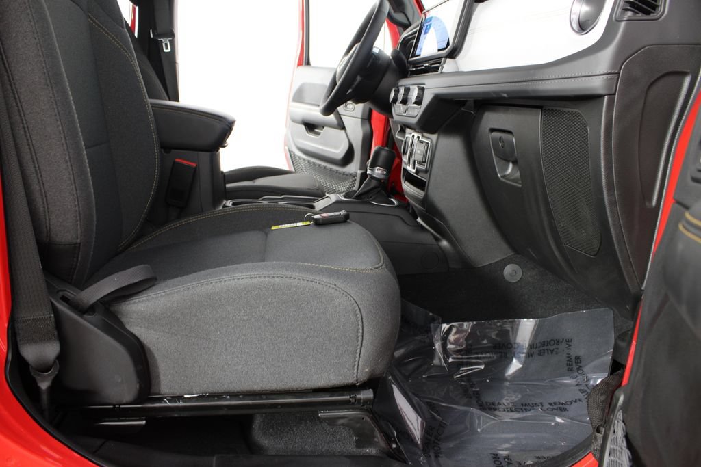 Used 2025 Jeep Wrangler Unlimited Sahara AWD/4WD image 19