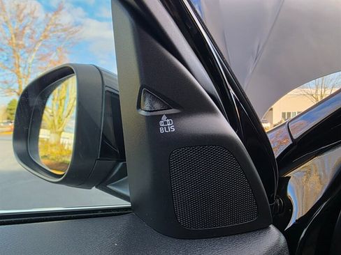 Used 2017 Volvo S60 T5 Inscription Platinum image 37