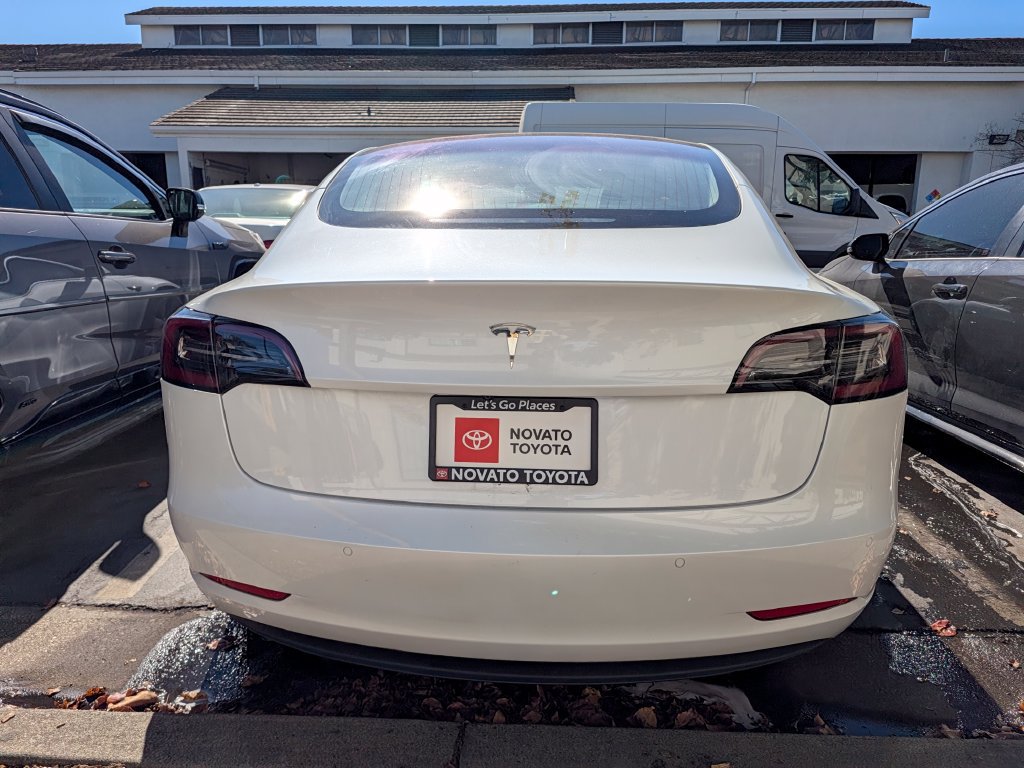 Used 2018 Tesla Model 3 Long Range RWD image 3