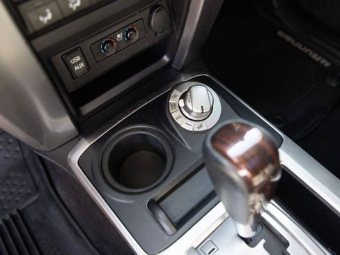 Used 2017 Toyota 4Runner Limited AWD/4WD image 19