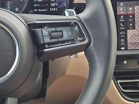 Certified 2026 Porsche Macan image 27