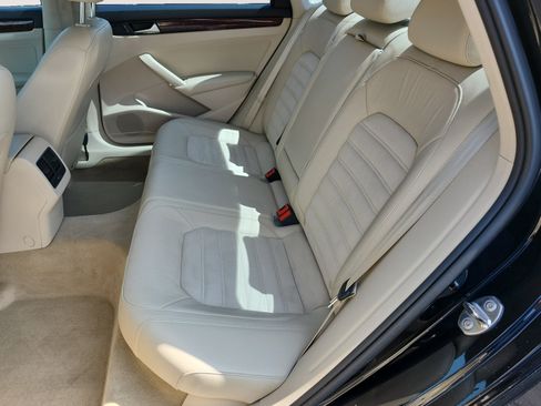 Used 2013 Volkswagen Passat 3.6 SEL Premium FWD image 14