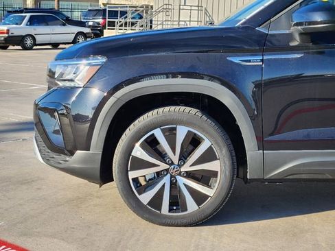New 2024 Volkswagen Taos SE image 6
