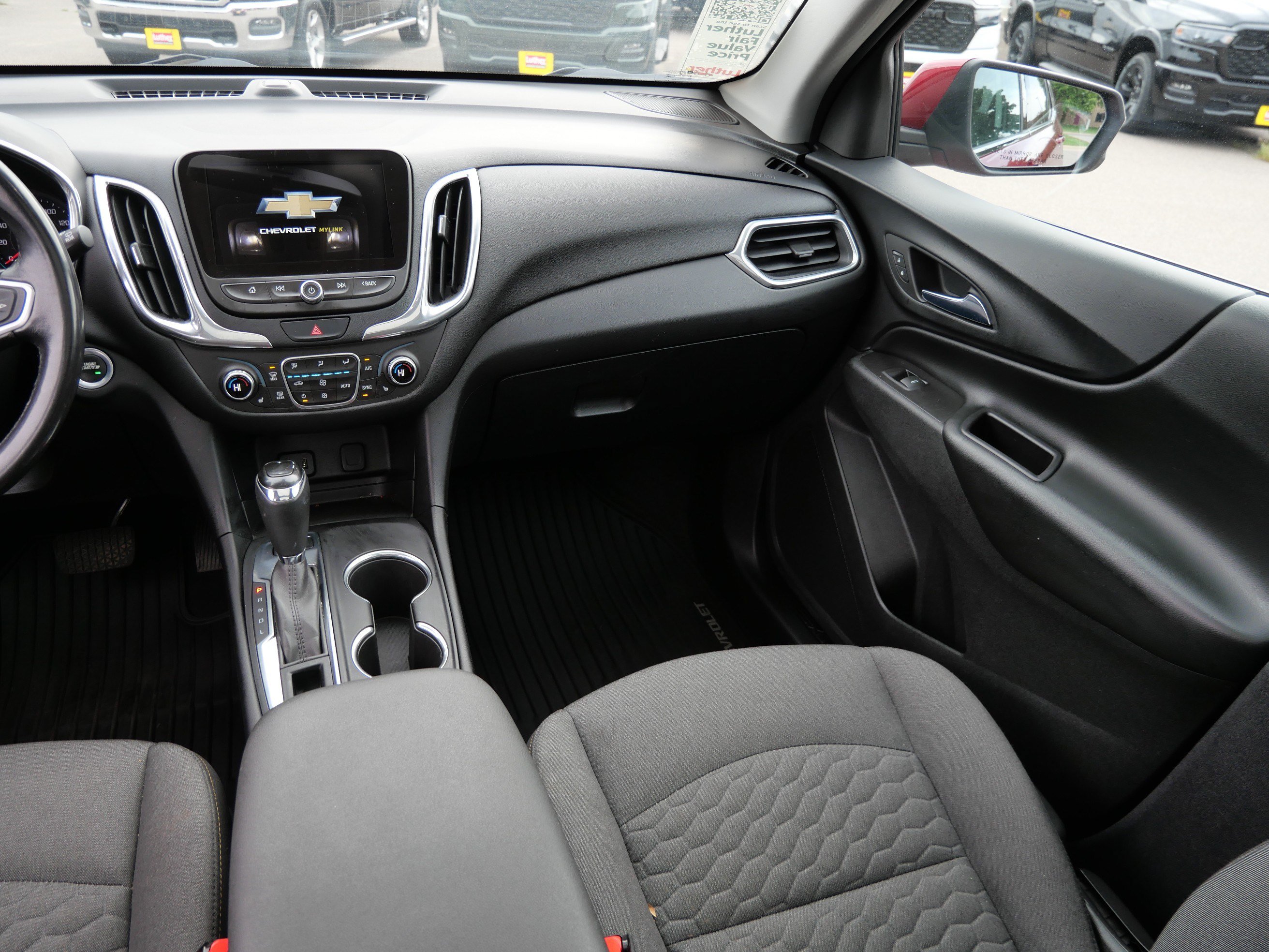 Used 2018 Chevrolet Equinox LT w/ Sun & Infotainment Package AWD/4WD image 11