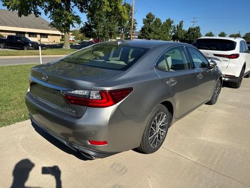 Used 2016 Lexus ES 350 w/ Premium Package w/Wood Trim FWD image 3
