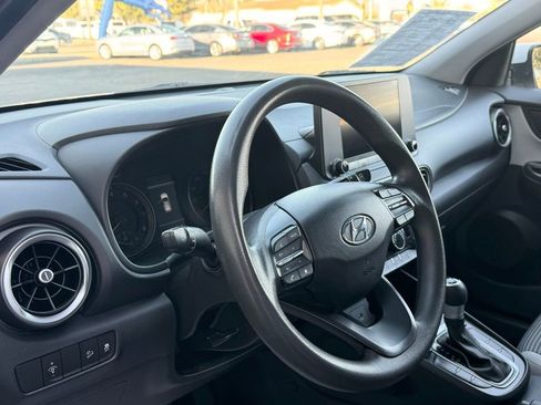 Used 2022 Hyundai Kona SE image 12