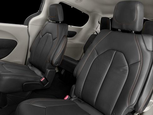 Used 2017 Chrysler Pacifica Touring-L Plus w/ Advanced Safetytec Group image 9