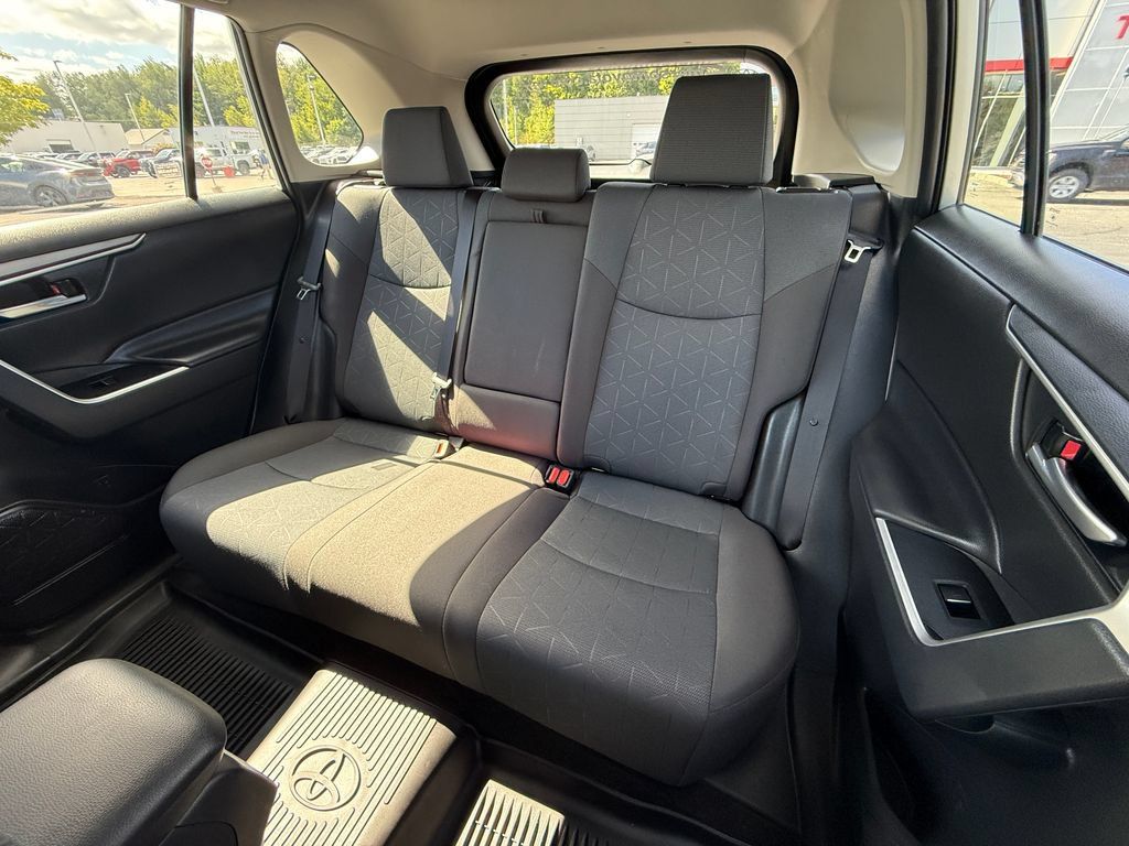 Used 2024 Toyota RAV4 XLE AWD/4WD image 13