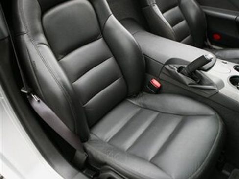Used 2007 Chevrolet Corvette Coupe w/ Performance Package RWD image 25
