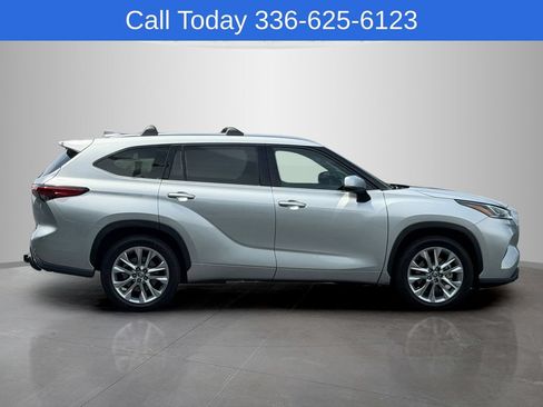 Used 2021 Toyota Highlander Limited FWD image 6