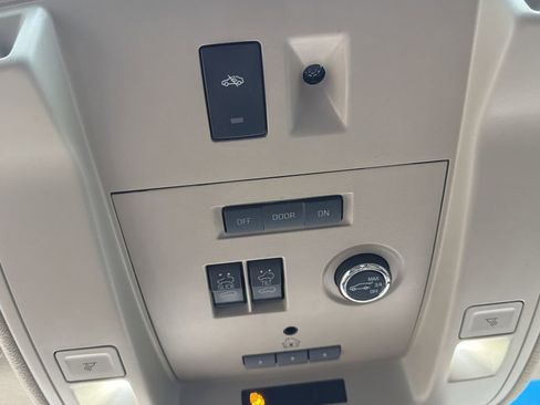 Used 2016 Cadillac Escalade Platinum image 34