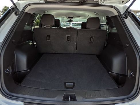 Used 2025 Chevrolet Blazer LT FWD image 27