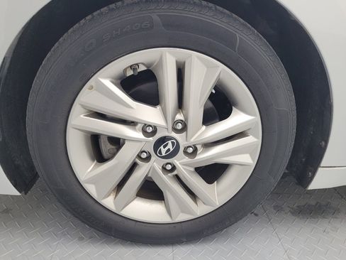 Used 2019 Hyundai Elantra SEL FWD image 31