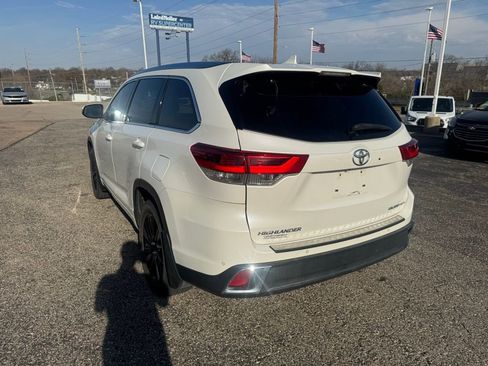 Used 2017 Toyota Highlander Limited Platinum image 5