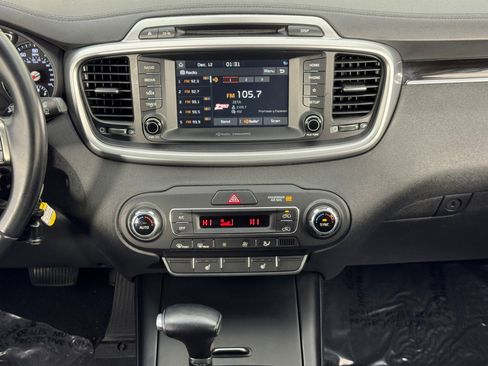 Used 2019 Kia Sorento LX w/ LX Convenience Package image 21