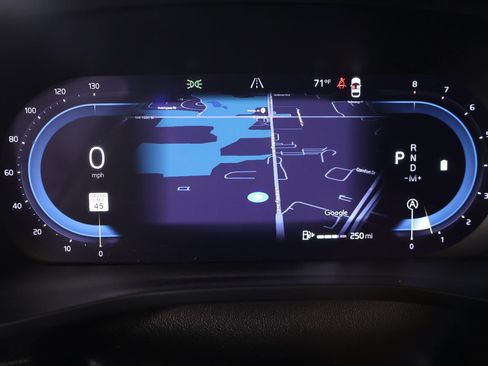 Used 2024 Volvo XC40 B5 Ultimate w/ Protection Package Premier image 4