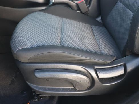 Used 2025 Kia Soul LX w/ LX Technology Package image 16