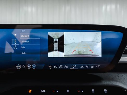 Used 2026 Buick Enclave Avenir w/ LPO, Floor Liner Package AWD/4WD image 16