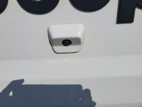 Certified 2024 Jeep Gladiator Sport image 13