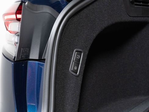 Used 2024 Maserati Levante Trofeo image 16