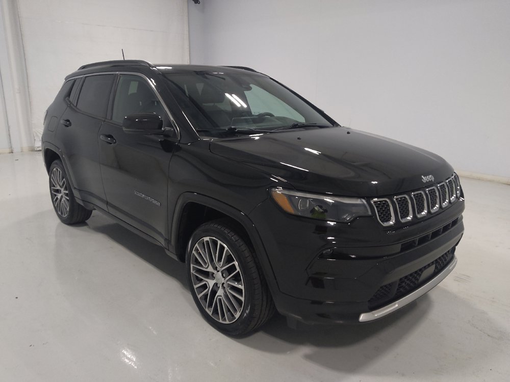Used 2023 Jeep Compass Limited w/ Elite Group AWD/4WD image 13