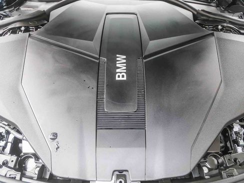 Used 2025 BMW i7 eDrive50 w/ M Sport Package image 23