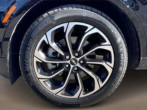 Used 2024 Lincoln Nautilus Reserve image 6