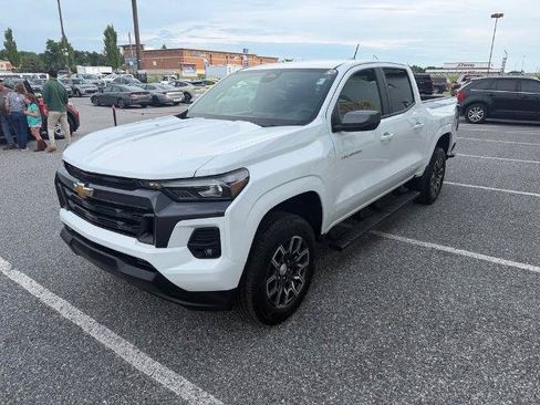 Used 2024 Chevrolet Colorado LT w/ LT Convenience Package III AWD/4WD image 4