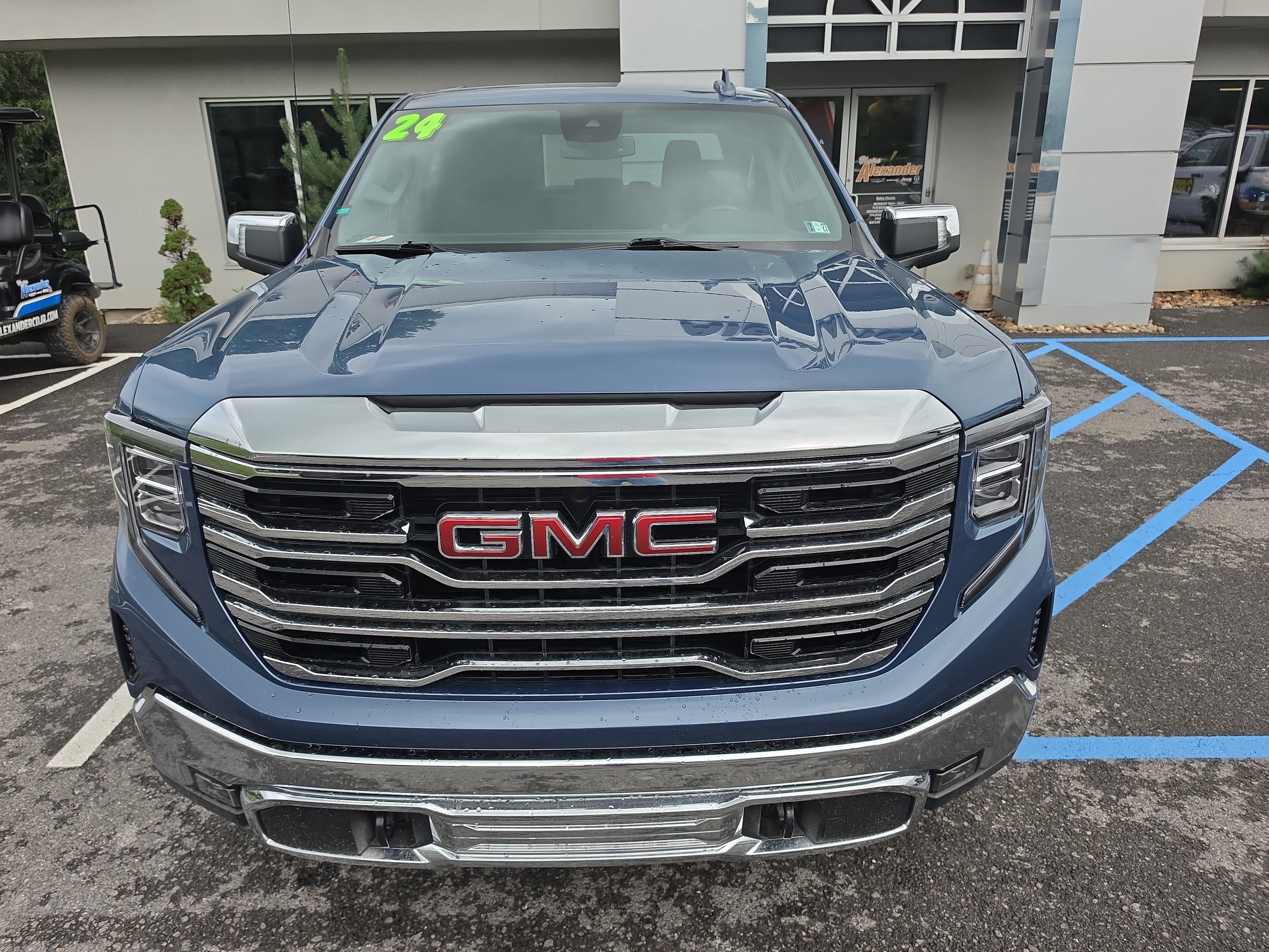 Used 2024 GMC Sierra 1500 SLT AWD/4WD image 9