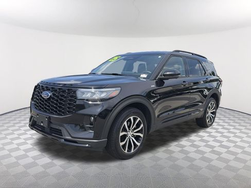Used 2025 Ford Explorer ST-Line AWD/4WD image 3